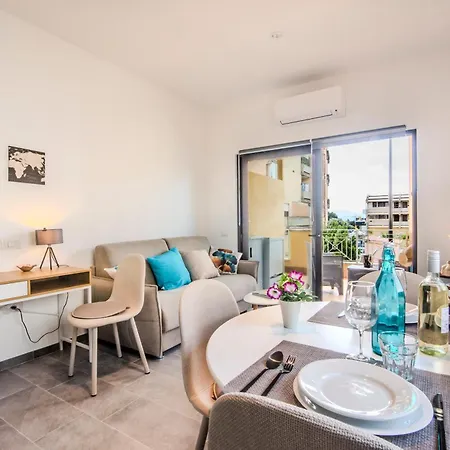 Always Traveling Near The Center - Happy Lejlighed