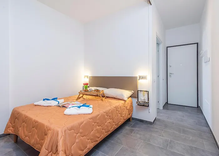 Always Traveling Near The Center - Happy オルビア