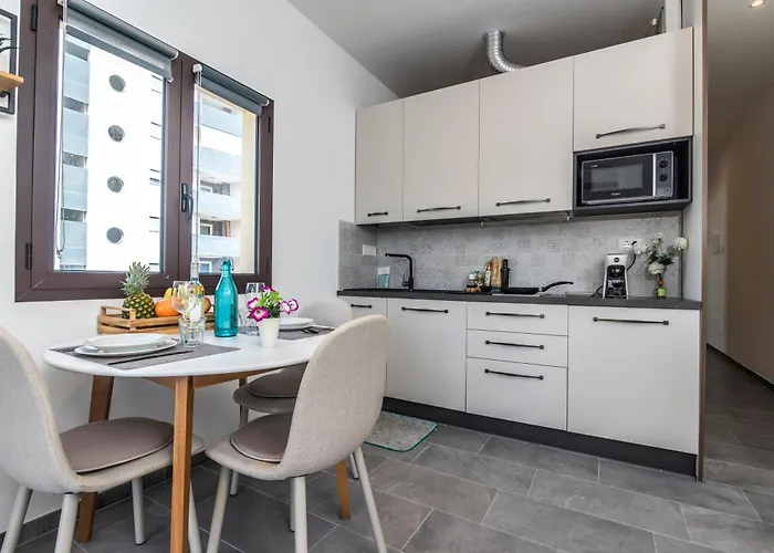 Апартаменты Always Traveling Near The Center - Happy *